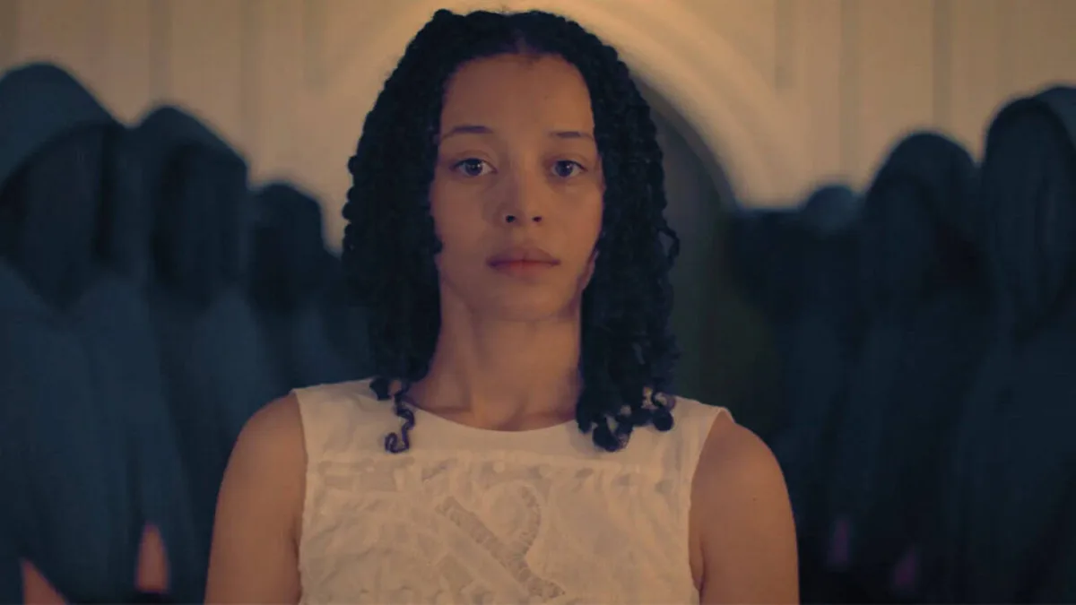 Vervolgserie 'The Testaments' met Chase Infiniti en Ann Dowd krijgt eerste trailer