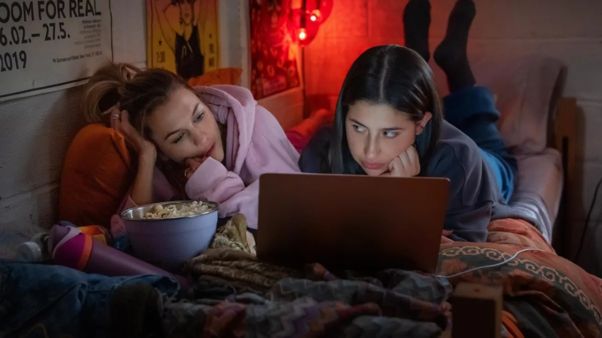 Psychologische strijd tussen studenten in Netflix-komedie Roommates van Chandler Levack