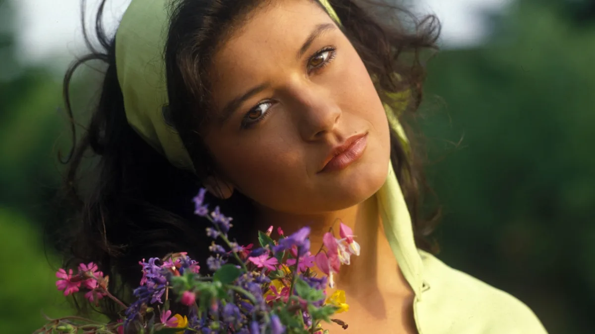 Carys Zeta Douglas, dochter van Catherine Zeta-Jones en Michael Douglas, begint aan een filmcarrière