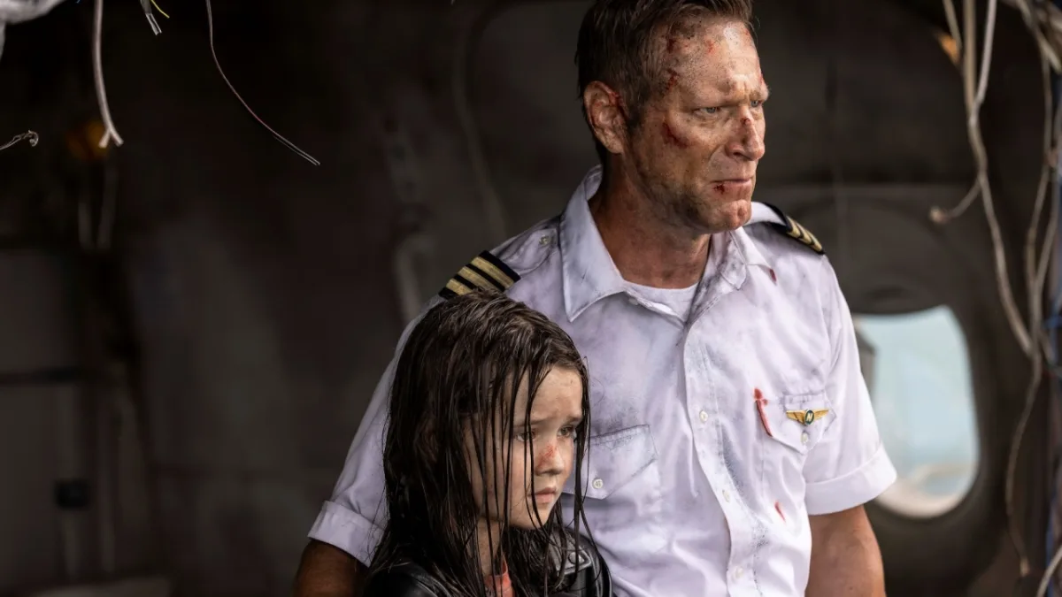 Recensies van de haaienfilm Deep Water met Aaron Eckhart en Ben Kingsley geven aan dat het een vermakelijke maar niet originele thriller is