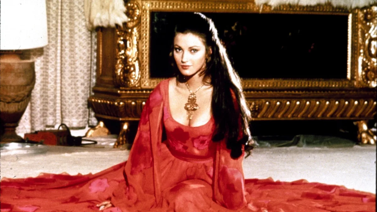 Jane Seymour vertelt dat haar rol als Bond-girl in Live and Let Die haar carrière in het Verenigd Koninkrijk heeft beïnvloed
