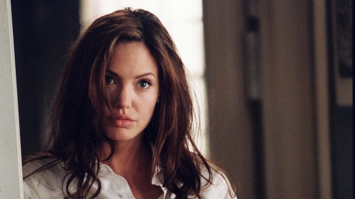 Angelina Jolie speelt de hoofdrol in het stijlvolle dramafilm Coutures over mode en zelfonderzoek, geregisseerd door Alice Winocour