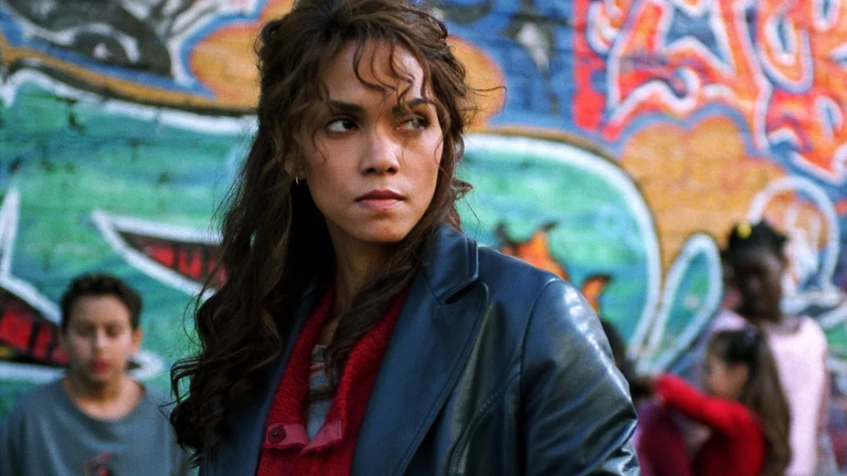 Halle Berry noemt haar film Catwoman verschrikkelijk en wint Golden Raspberry Award voor Slechtste Actrice