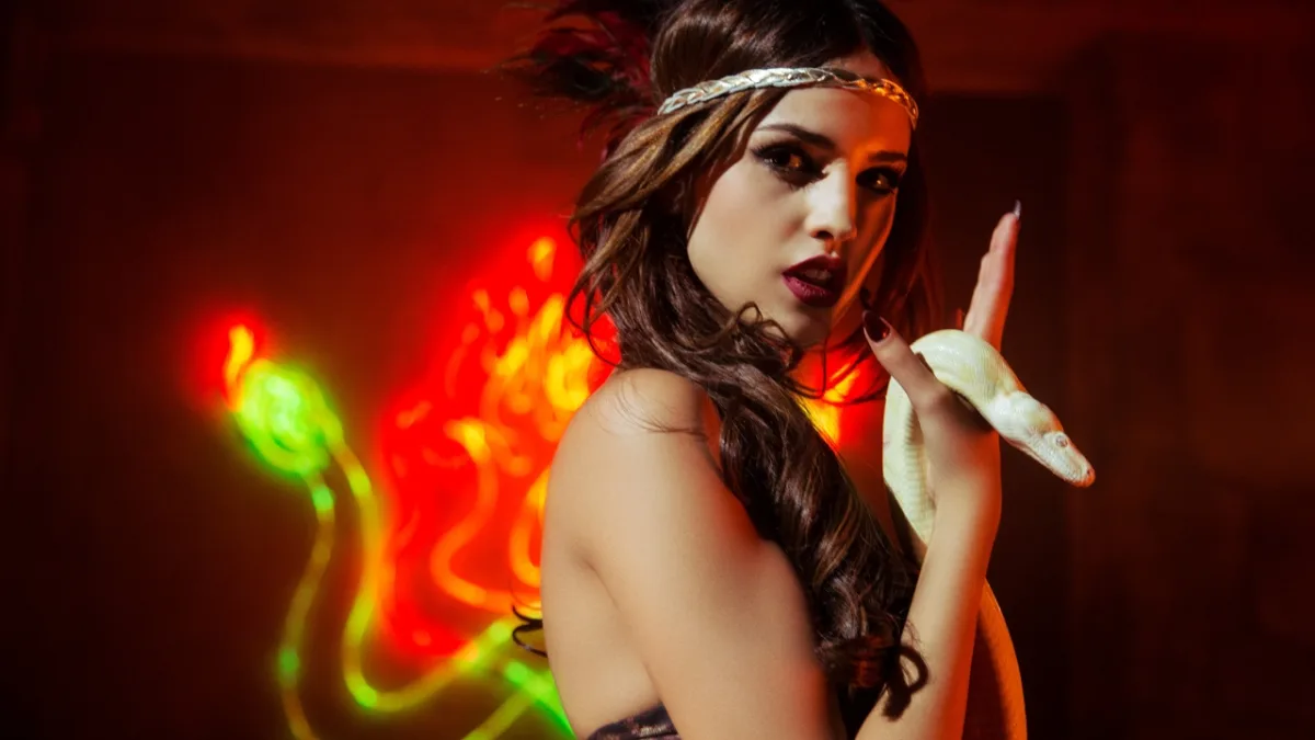 Eiza González respecteert Salma Hayek als pionier in de Hollywood-filmindustrie