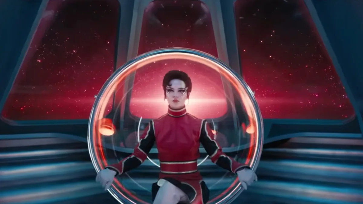 Nieuwe trailer van 'Her Private Hell' van Nicolas Winding Refn onthult scifi-horrorthriller met Sophie Thatcher en Charles Melton