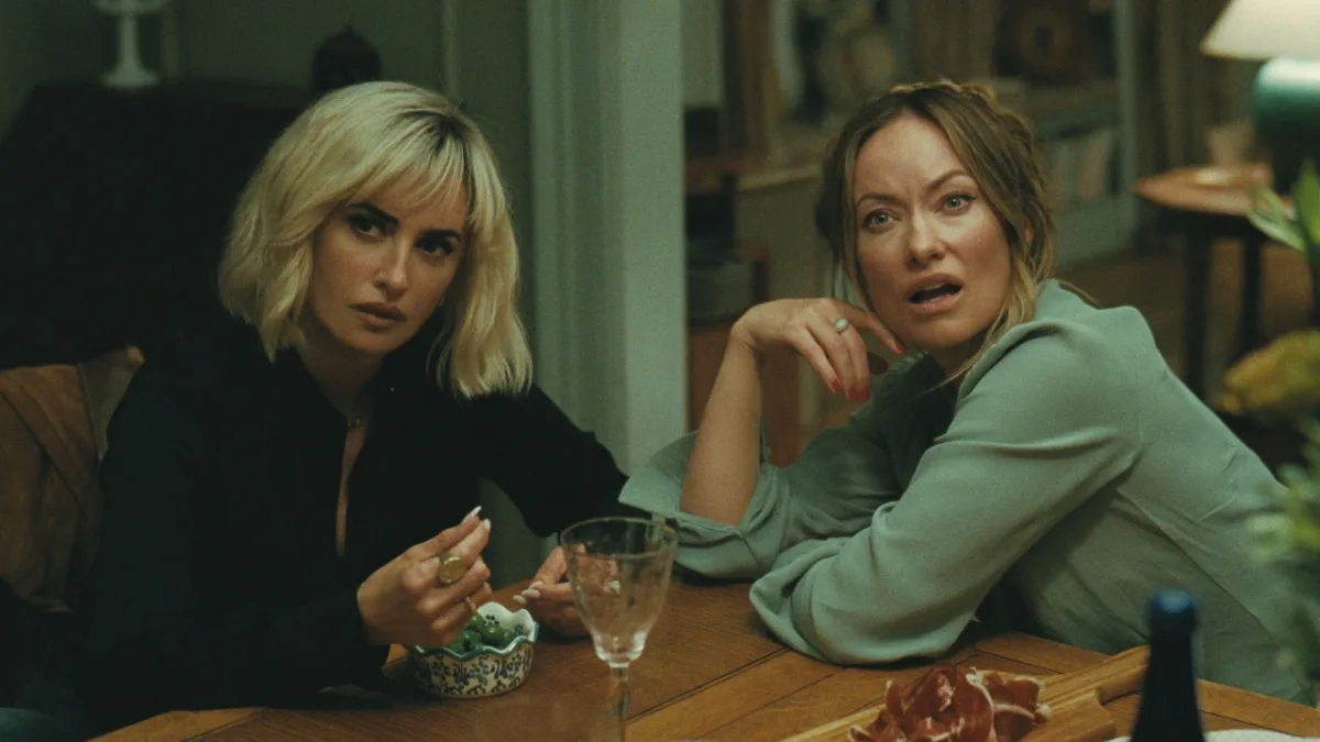 Olivia Wilde's film The Invite ontvangt lovende kritieken en hoge scores op Rotten Tomatoes en IMDb