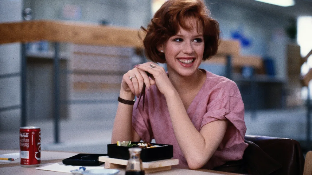 Molly Ringwald verlaat Hollywood en bouwt een nieuwe carrière op na typecasting als tieneractrice