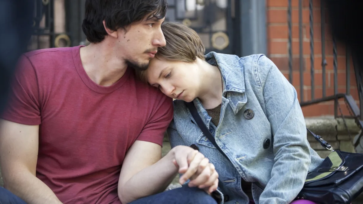 Adam Driver reageert op beschuldigingen van intimidatie door Lena Dunham in haar memoires 'Famesick'