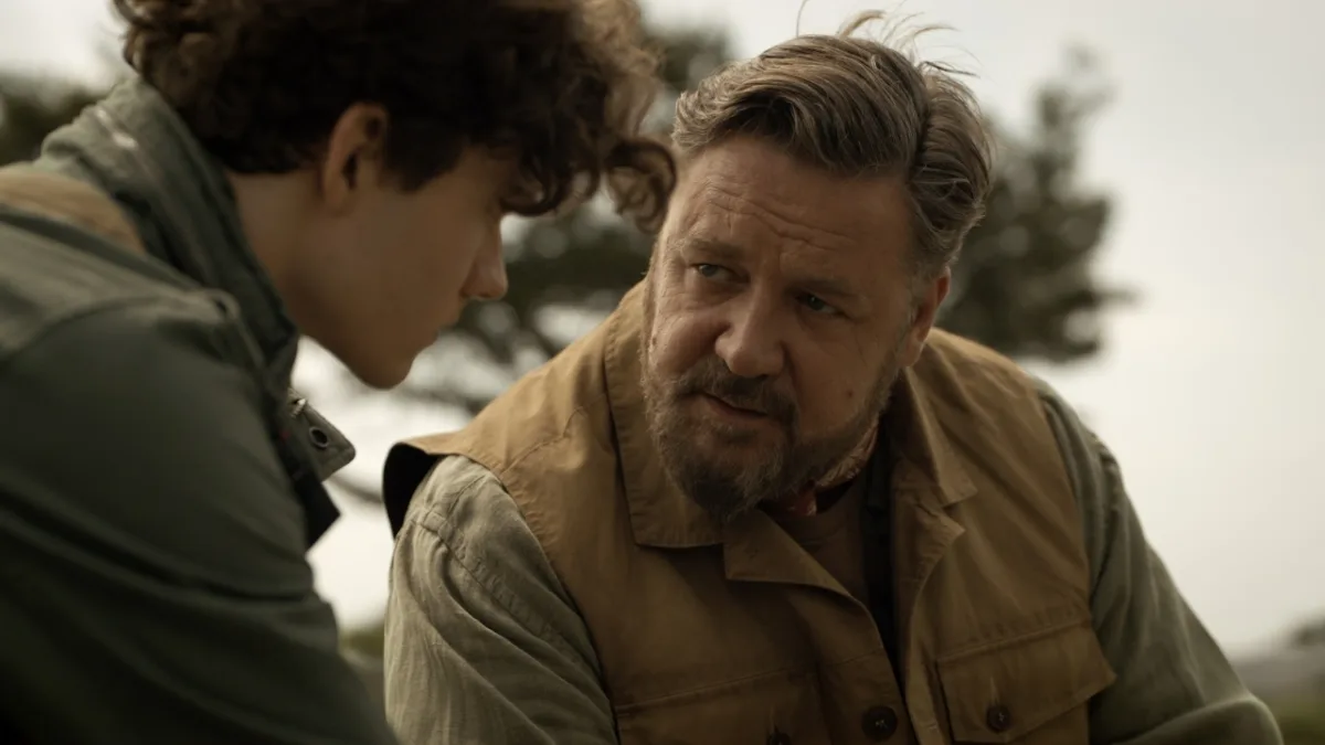 Russell Crowe en Drew McIntyre samen in fitnessfoto's voor de film The Last Druid