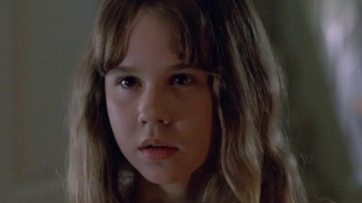 Linda Blair uit The Exorcist heeft problemen met een overvolle hondenkennel op haar terrein