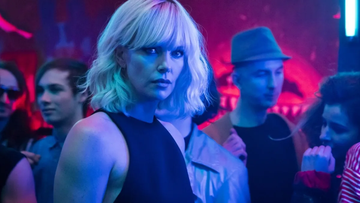 Charlize Theron begon haar acteercarrière na een stressvolle situatie bij een bank en won een Oscar voor haar rol in Monster