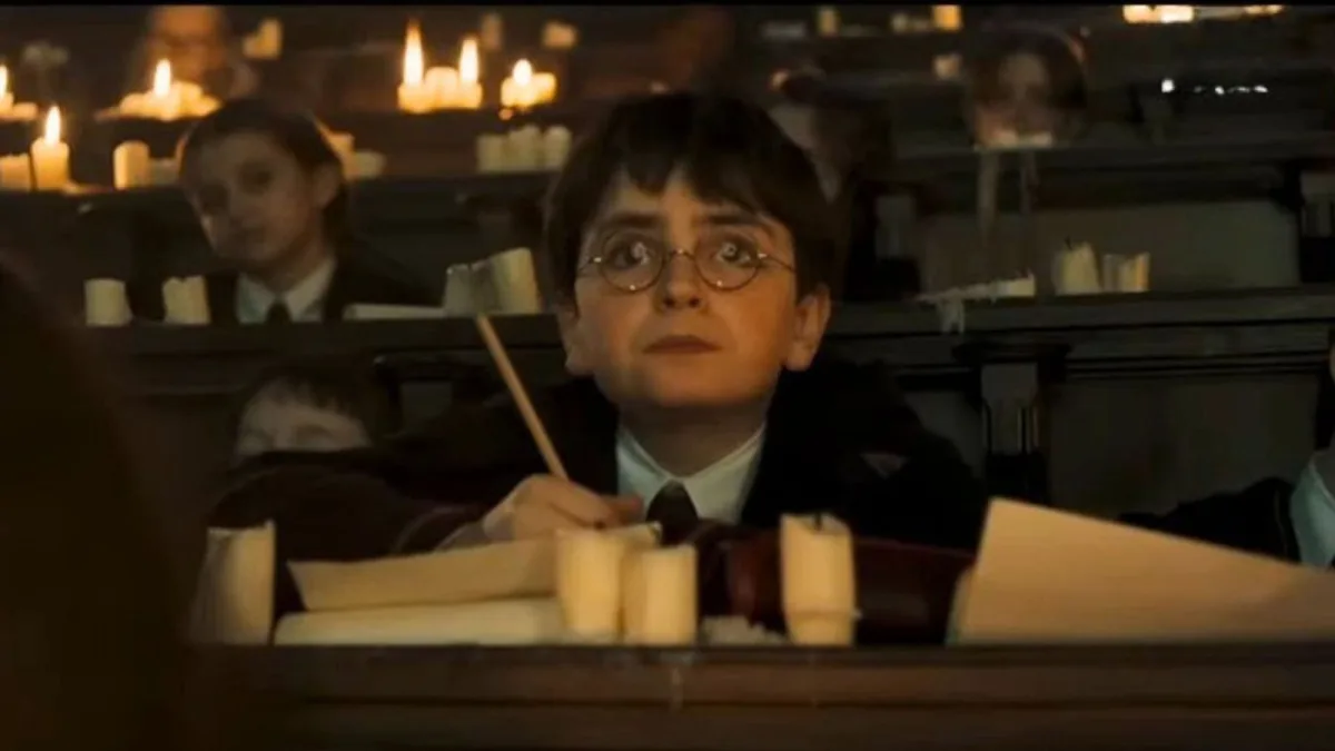 HBO's nieuwe serie Harry Potter and the Philosopher's Stone wijkt op belangrijke punten af van de filmreeks en biedt een diepgaandere boekenbewerking