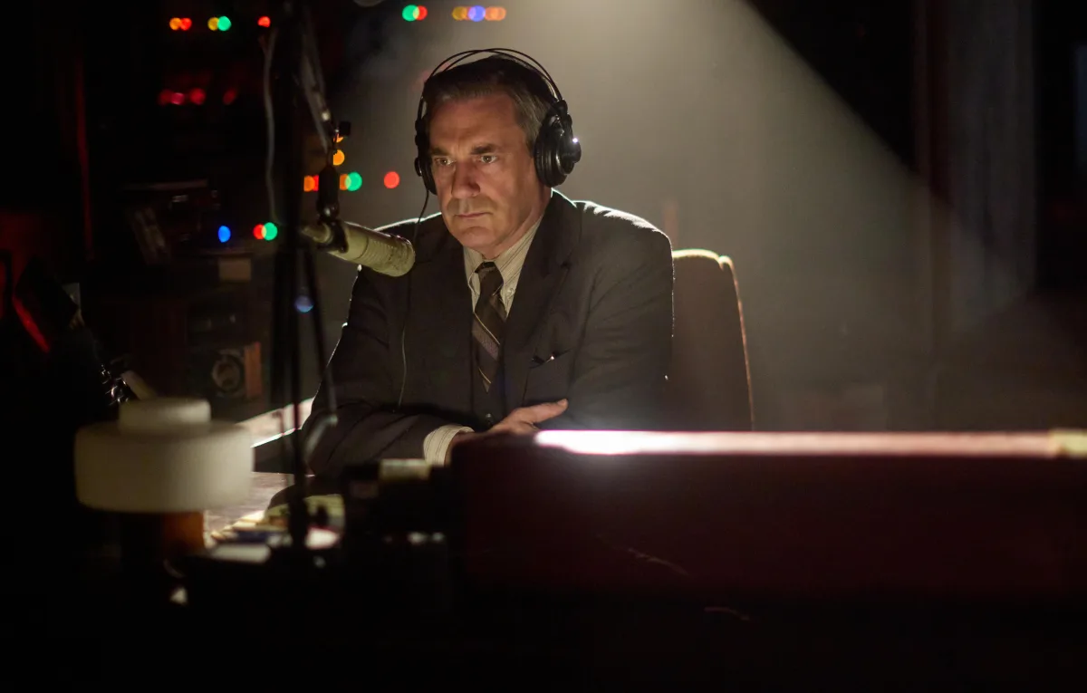 Eerste beelden van de misdaadthriller American Hostage met Jon Hamm in de hoofdrol onthuld