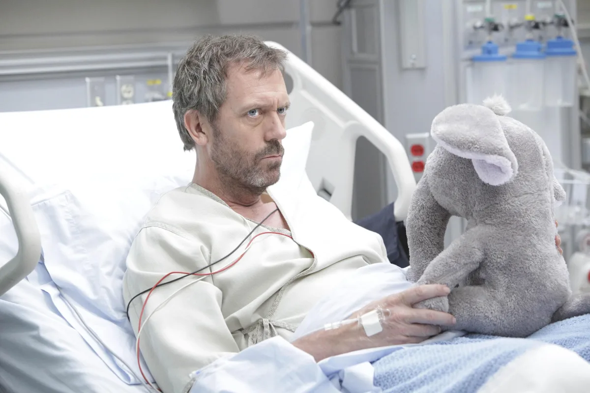 Hugh Laurie biedt excuses aan journaliste na kritiek op 'House M.D.'