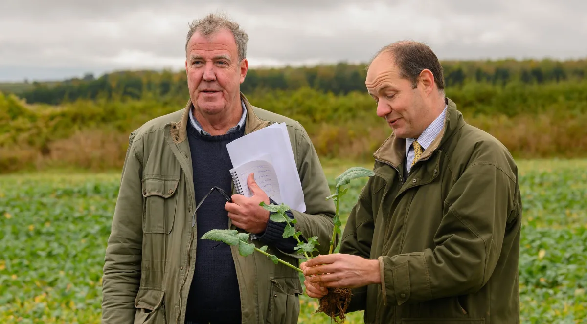 Jeremy Clarkson's prostaatkanker is in remissie en opnames voor het zesde seizoen van Clarkson's Farm zijn begonnen