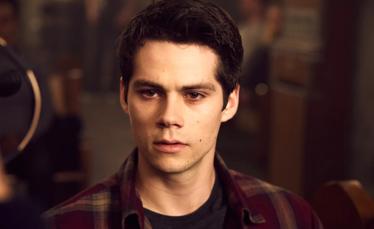 Dylan O'Brien speelt hoofdrol in nieuwe Hulu-komedieserie 'Lex' na zijn rol in Teen Wolf