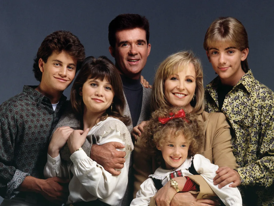 Ashley Johnson onthult bijna-ontvoeringsincident op de set van 'Growing Pains'