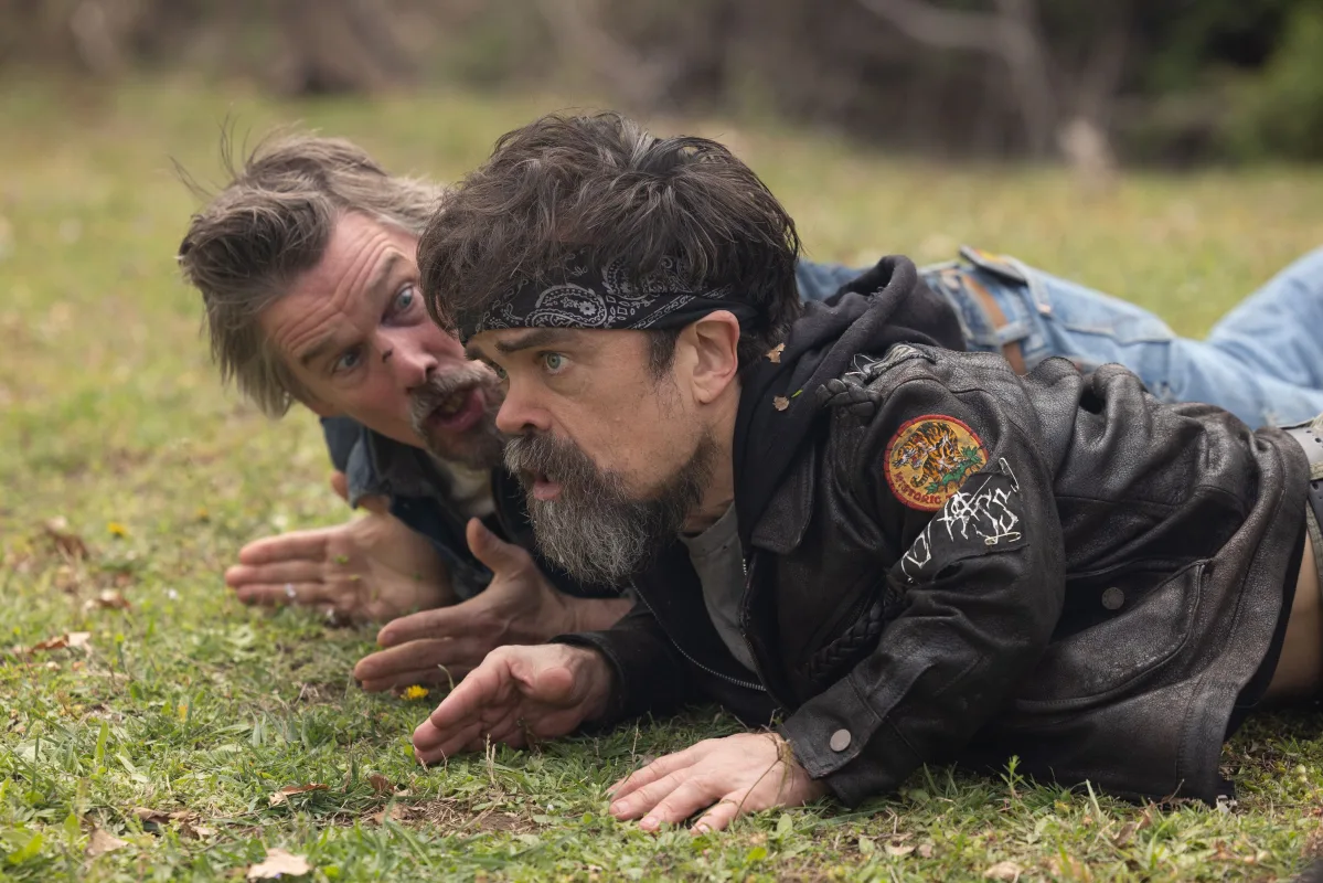 Ethan Hawke en Tommy Lee Jones spelen in het tweede seizoen van The Lowdown met een focus op de relatie tussen een onderzoeksjournalist en zijn dochter